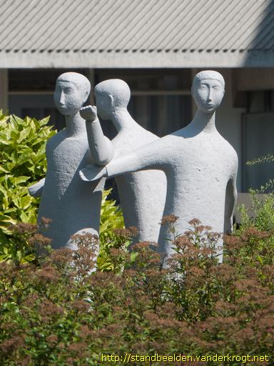 Tilburg -  Drie kinderen in een kring