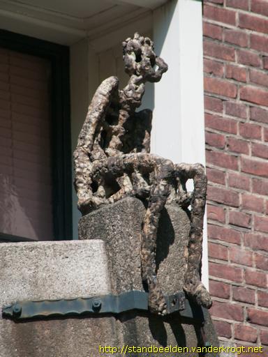 Tilburg -  Zittend figuurtje