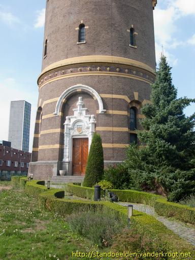 Tilburg -  Meisje bij waterkraan