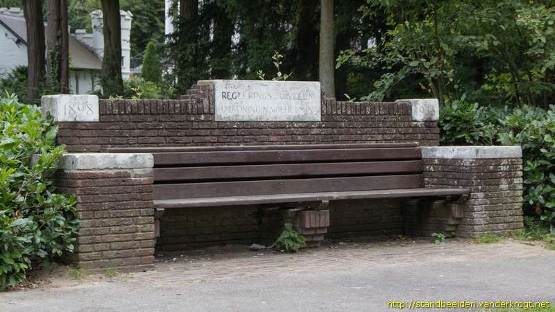 Vught -  Gedenkbank regeringsjubileum koningin Wilhelmina