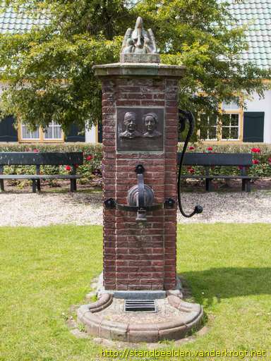 Vught -  Pomp met pelikaan en portretten echtpaar Van Beuningen