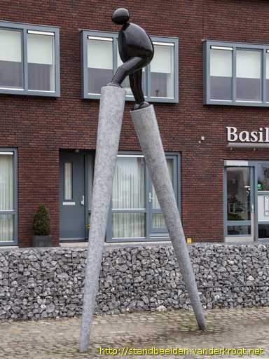Sprang -  Ei-rond mens op stelten