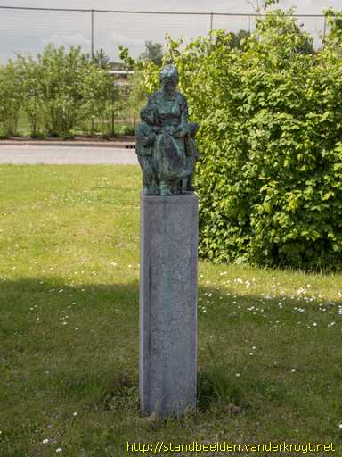 Giessen -  Lezende vrouw met kinderen