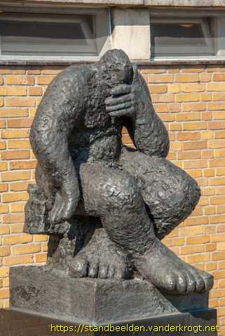 Aalsmeer -  Zittende figuur