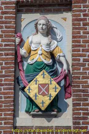 Alkmaar - Vrouwenfiguur met wapen