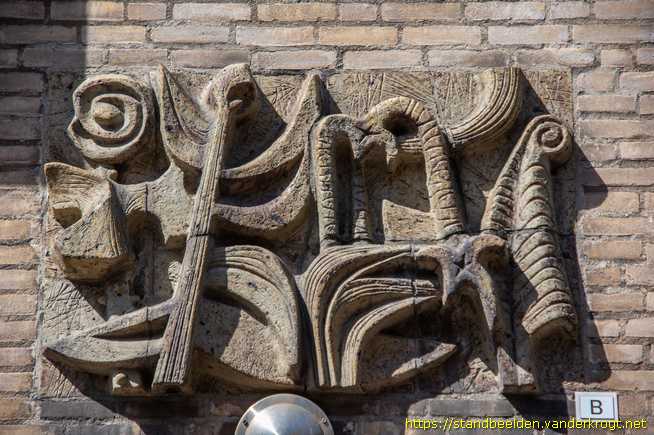 Alkmaar - Reliëf met bloemen en planten