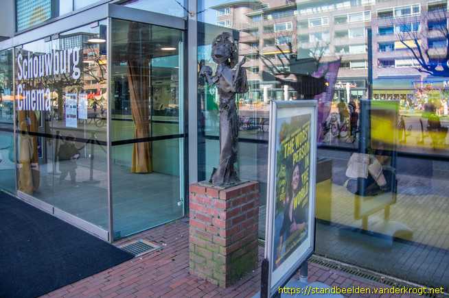 Amstelveen -  Dankende actrice