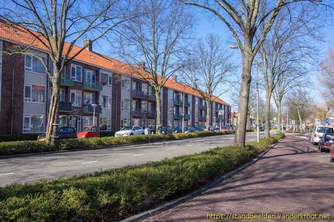 Amstelveen -  Gevelstenen mensen, vogels en vissen