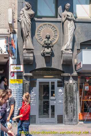 Amsterdam -  Gevelbeelden De Utrecht