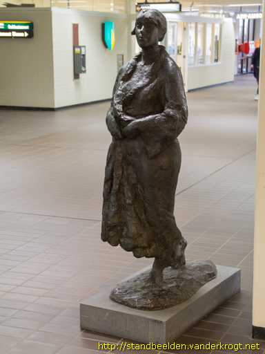 Amsterdam Zuidoost -  Lopende vrouw