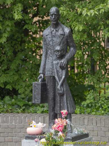 Amsterdam -  Monument voor het Ondergedoken Kind en Beschermer