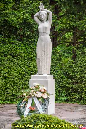Bloemendaal -  Bevrijdingsmonument en Gedenkplaat 1945