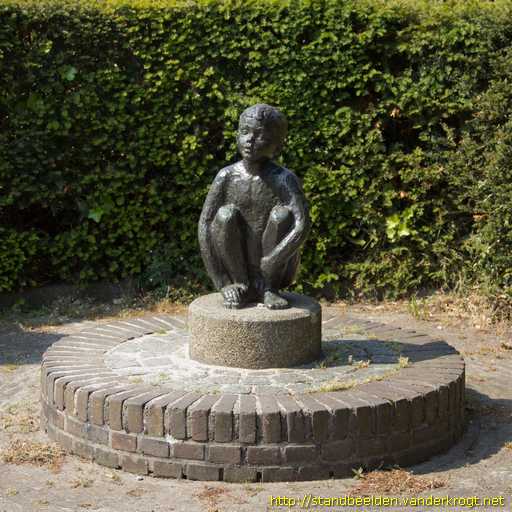 Bennebroek -  Hurkend kind ('Brammetje')