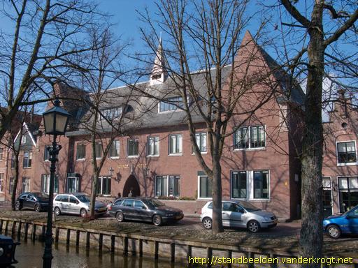 Edam -  Reliëfs Koningshoeve