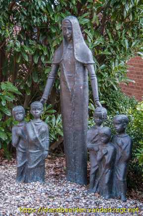Volendam -  Non (?) met kinderen