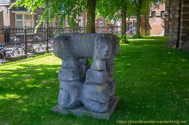 Enkhuizen -  Doopvont met koppen