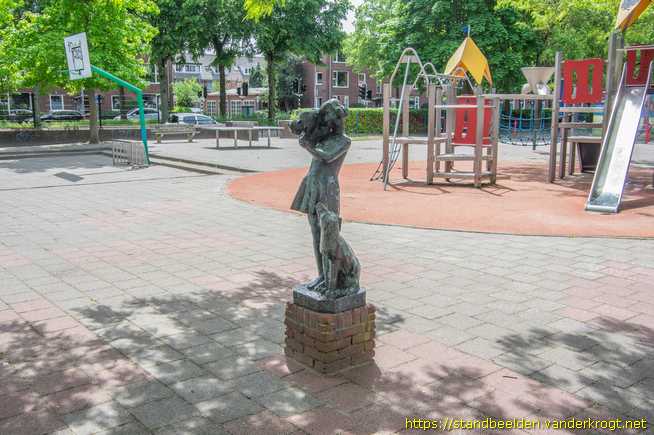 Haarlem -  Vriendschap (Meisje met kat en hond)