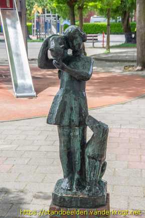 Haarlem -  Vriendschap (Meisje met kat en hond)