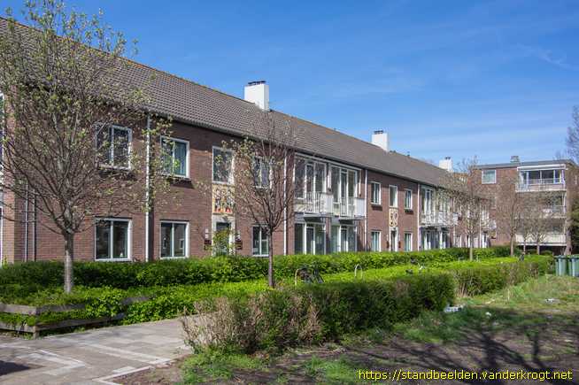 Haarlem -  Gevelreliëfs mensen