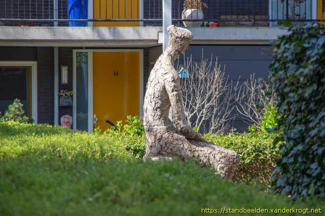 Haarlem -  Zittende vrouw