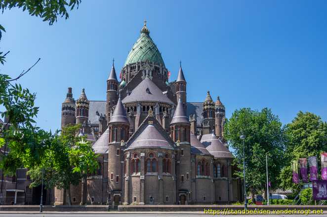 Haarlem -  Beelden aan de KoepelKathedraal