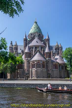 Haarlem -  Beelden aan de KoepelKathedraal