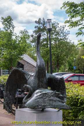 Zwanenburg -  Twee zwanen