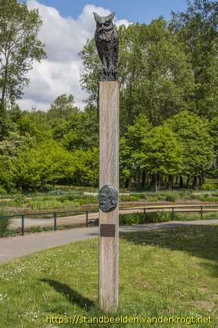Hoofddorp -  Aart Jonker monument met Oehoe