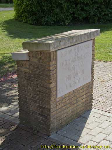 Nieuw-Vennep -  Dokter van Haeringen monument