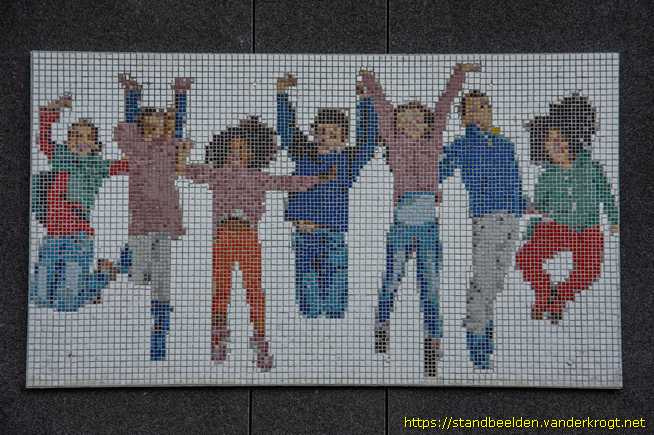 Nieuw-Vennep -  Springende kinderen