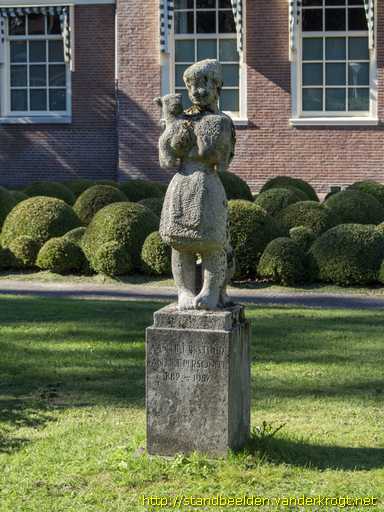 Heemstede -  Kind met lam en kat
