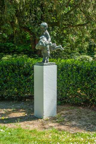 Hilversum -  Jongetje met bokje