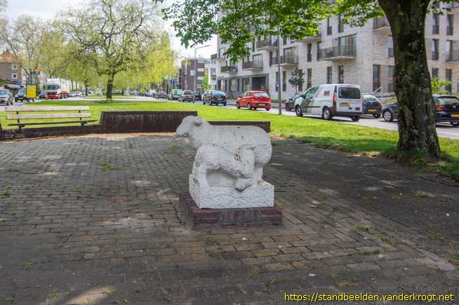Hilversum -  Schaap met lam