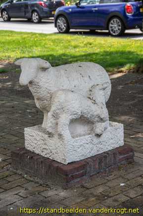Hilversum -  Schaap met lam