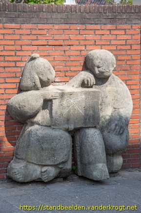 Hilversum - Lezende kinderen