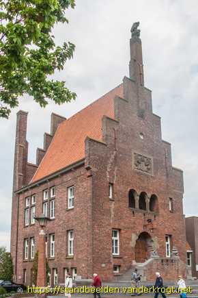 Medemblik -  Schepen op het Stadhuis