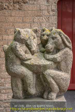 Hippolytushoef -  Dieren tezamen aan de dis