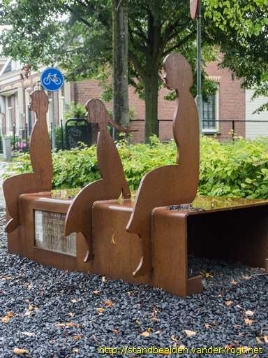 Duivendrecht -  Schoolbank