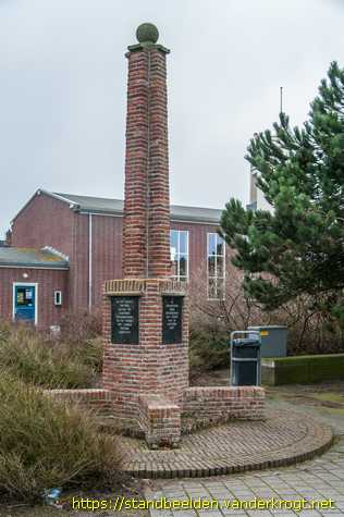Petten -  Gedenknaald Plein 40-45