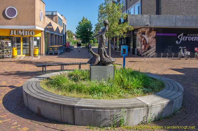 Kortenhoef -  Meisje met ganzen