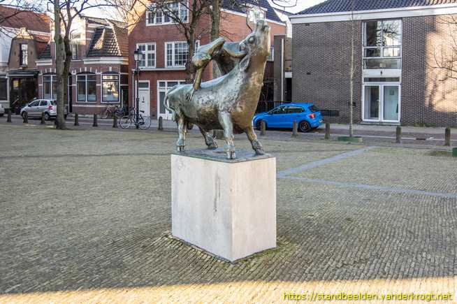 Zaandam -  Stier met vrouw