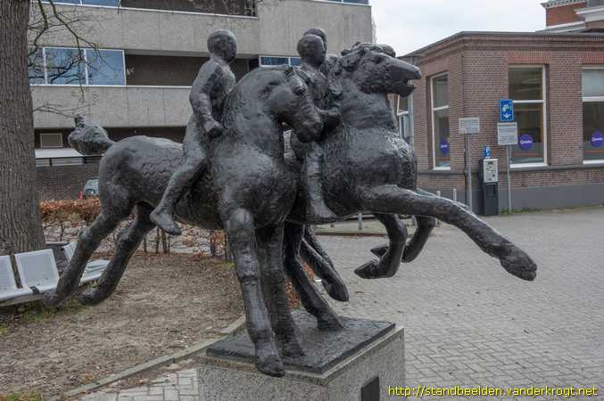 Almelo - Galopperende Ruiters
