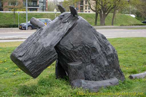Almelo - Zittend en liggend paard