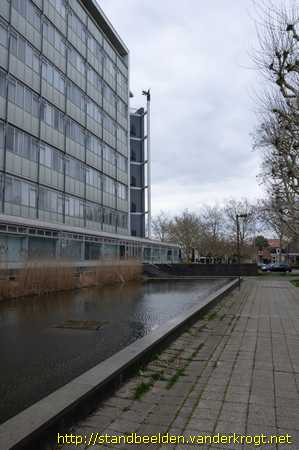 Almelo -  Boegbeelden: twee vogels