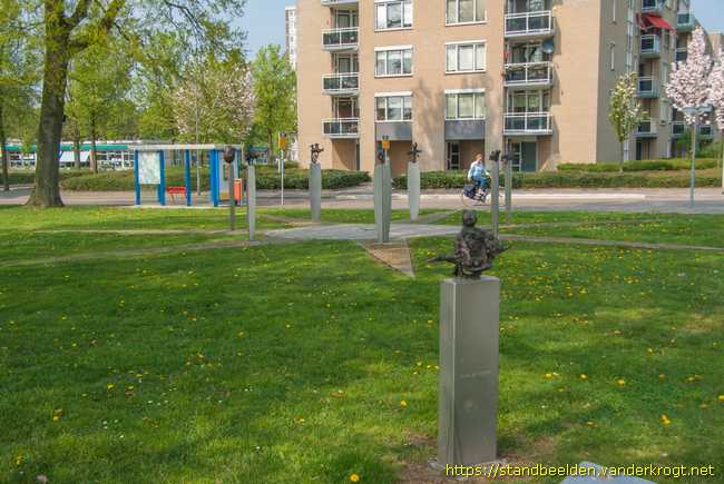 Enschede -  Een vogel kiest zijn eigen vlucht