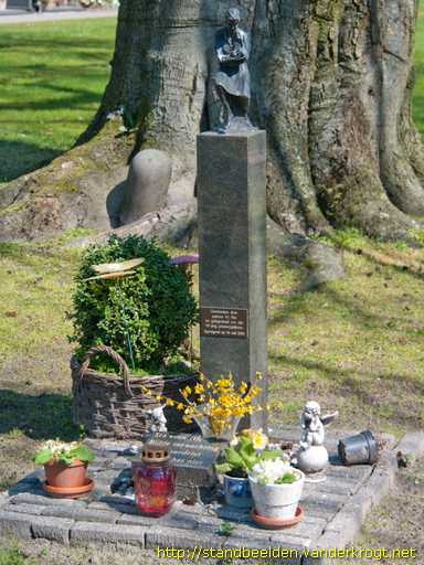 Lonneker -  Monument voor het ongedoopte kind