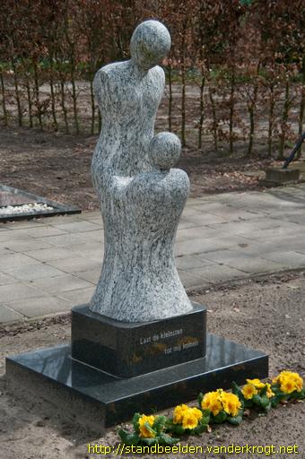 Hellendoorn -  Monument voor het ongedoopte kind