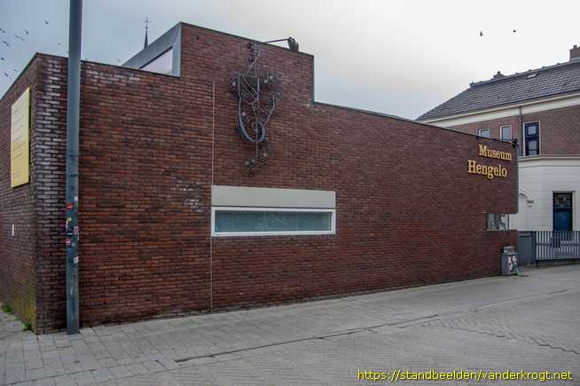 Hengelo -  Gevelkunstwerk Concertgebouw