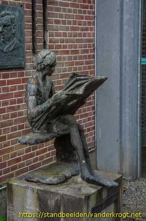 Hengelo -  Krantenlezer