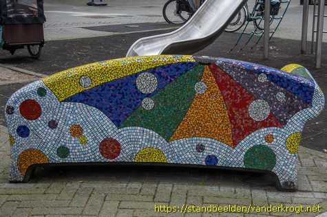 Hengelo -  Social Sofa 'Regenboogbank'